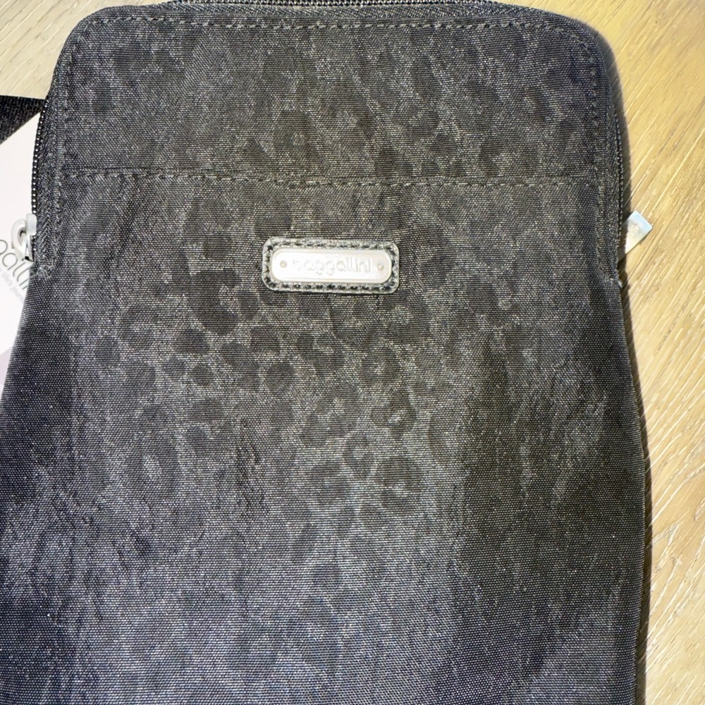 NWT Baggallini Bryant Crose Sleek Black Shoulder Bag - Picture 3 of 14